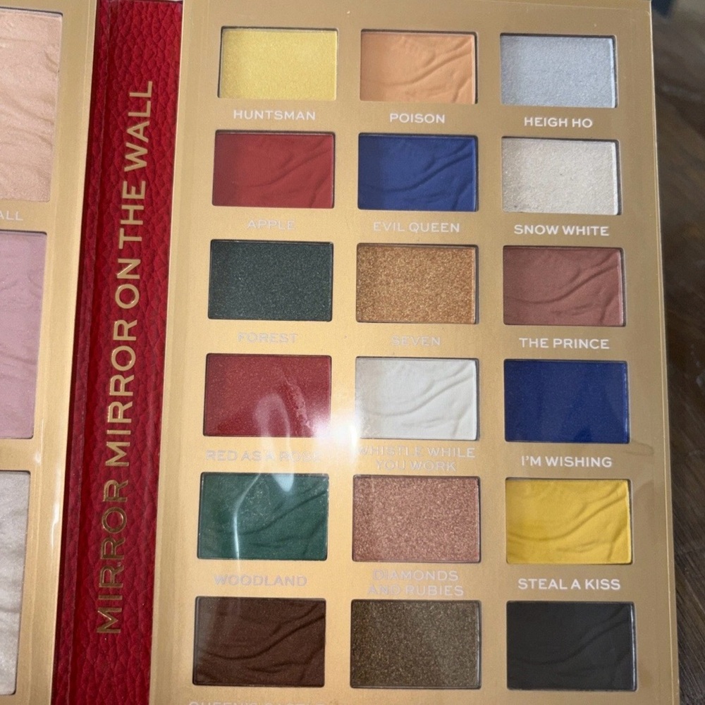 Revolution Beauty Snow White Eyeshadow & cheek palette - Picture 4 of 5